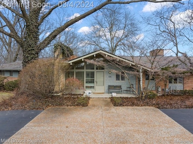 596 Rudgate Rd, Bloomfield Hills, MI 48304 - photo 2