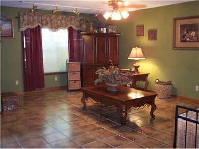 Living Room. SPACIOUS LIVING ROOM WITH CERAMIC TIL