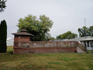 367 Ayers St, Waverly, IL 62692 - photo 4