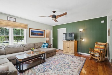 3_Living-Room_1800x1200_4227063