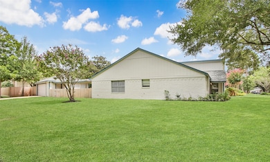 7422 Bull Creek Rd, Houston, TX 77095 - photo 3