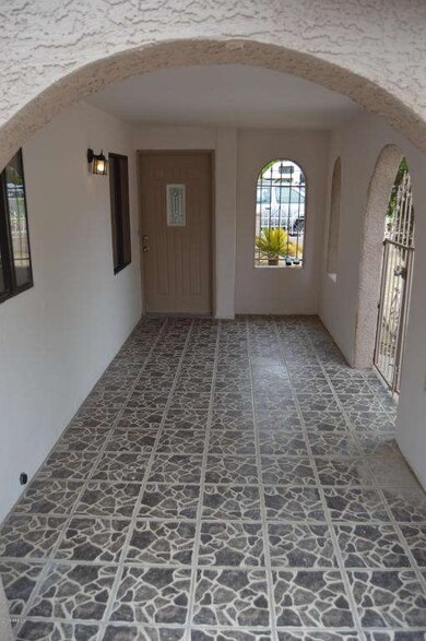 1813 E Cypress St, Phoenix, AZ 85006 - photo 2