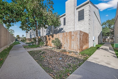 17645 Red Oak Dr unit 7645, Houston, TX 77090 - photo 3