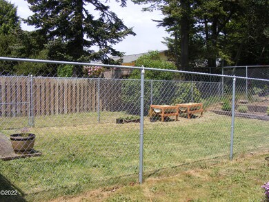 Pet enclosure
