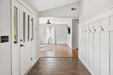 03_6170SnyderRd_32_Foyer_LowRes
