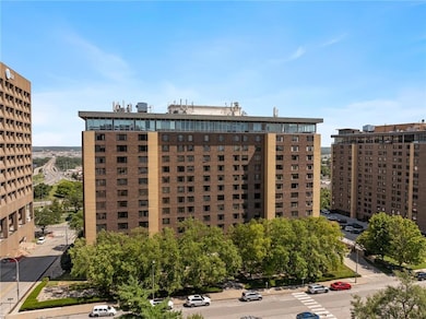 600 E 8th St unit 9D, Kansas City, MO 64106 - photo 2