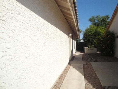2719 side yard