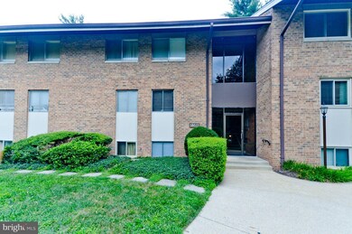 18611 Walkers Choice Rd unit 4, Montgomery Village, MD 20886 - photo 2