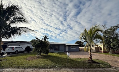 1736 Framingham Ct, Fort Myers, FL 33907 - photo 3