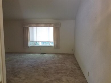 878 Deodara Ct, Grants Pass, OR 97527 - photo 2