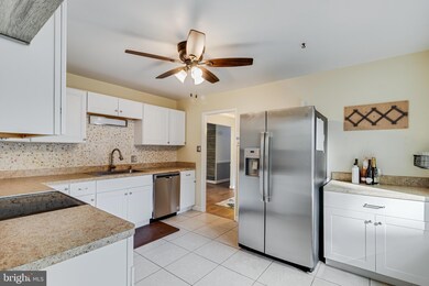 11221 Maplewood Dr, Dunkirk, MD 20754 - photo 4