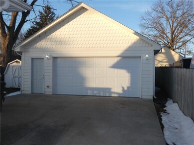 605 Trowbridge St, Des Moines, IA 50315 - photo 4
