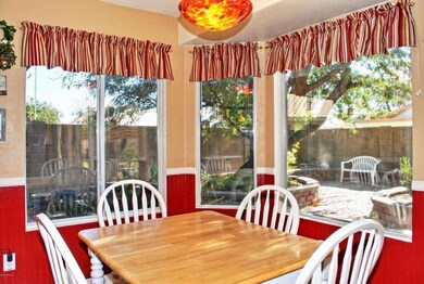 Potter- Eat in Kitchen