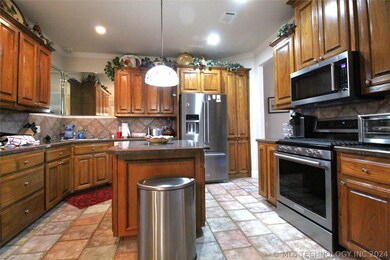 83 Overland Route, Ardmore, OK 73401 - photo 4