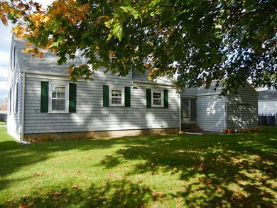 52 Woodstock Dr, Warwick, RI 02889 - photo 2