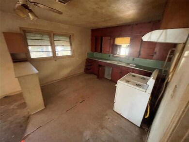 1215 W Munson St, Denison, TX 75020 - photo 7