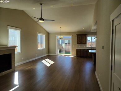 1021 Chestnut St, Independence, OR 97351 - photo 6