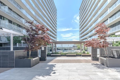 Sky View Parc unit 12i, Flushing, NY 11354 - photo 4