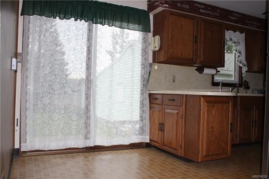 899 Pioneer Dr, North Tonawanda, NY 14120 - photo 7