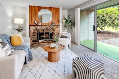 4641 W Lake Sammamish Pkwy SE unit F105, Issaquah, WA 98027 - photo 3