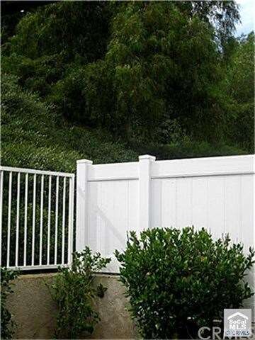 Lush vegetation and privacy
