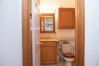 Main level en-suit bath