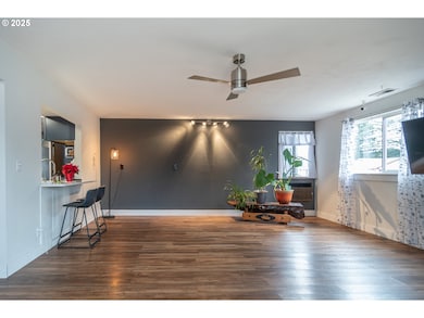 229 N Grove Ln, Sutherlin, OR 97479 - photo 7