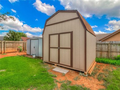 1328 NE 22nd St, Moore, OK 73160 - photo 5