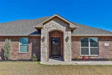 708 Stone Ridge Dr, Gainesville, TX 76240 - photo 3