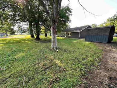 516 E Brumfield Ave, Princeton, IN 47670 - photo 4