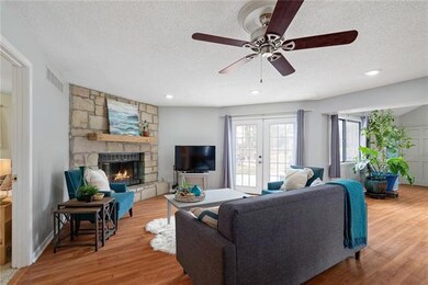 20505 Crickett Ln, Lenexa, KS 66220 - photo 4