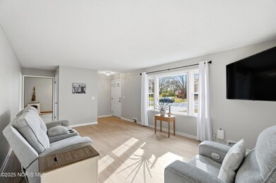 242 E Yates Ave, Findlay, OH 45840 - photo 4