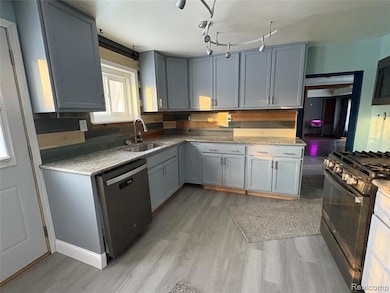 2374 Bradford Dr, Flint, MI 48507 - photo 5