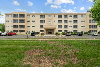 55+ Community in walkable Hamden area.