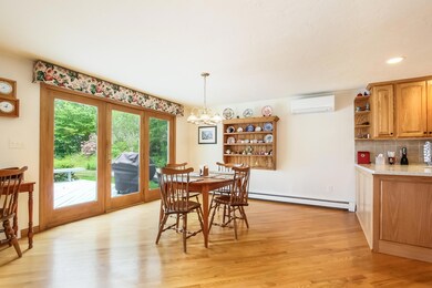006-Dining_Room-4301911-large