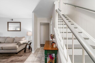 006_1f_W 5140 Edgeview Rd-046