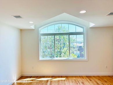 76B2-LIVING ROOM