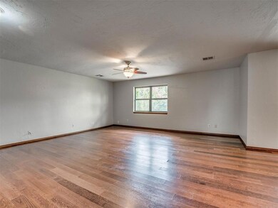 1812 N Lincoln Ave, Moore, OK 73160 - photo 6