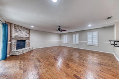 309 Casas Del Norte St, Granbury, TX 76049 - photo 3