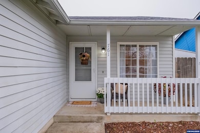 761 Hyacinth St, Independence, OR 97351 - photo 2