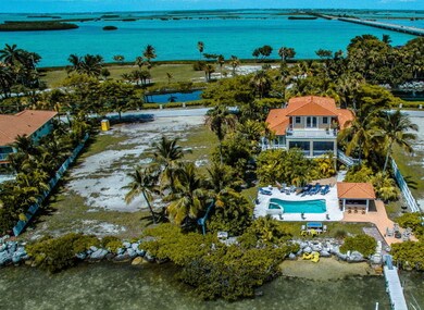 6 Cannon Royal Drive