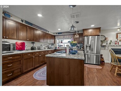 109 E Pinehurst Dr, Newberg, OR 97132 - photo 7