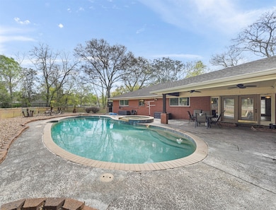 502 N Clear Creek Dr, Friendswood, TX 77546 - photo 6