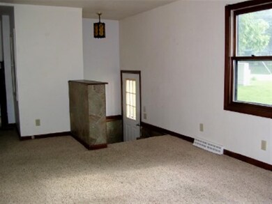 5702 S County Road D, Beloit, WI 53511 - photo 4