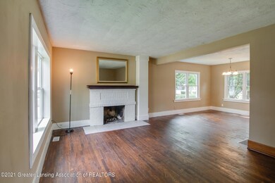 2120_E_Grand_River_JEFF-7