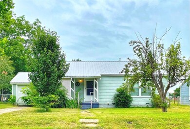 1006 Gladney St, Gainesville, TX 76240 - photo 4