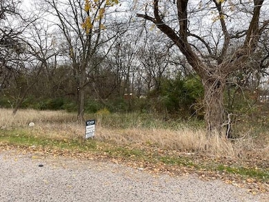 118 Poplar St, Bonham, TX 75418 - photo 2