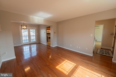 131 Elm St, Emmaus, PA 18049 - photo 3