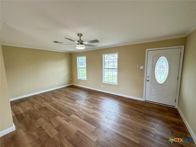 1404 E Bowie St, Beeville, TX 78102 - photo 2