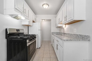 45210 Keding St unit 101, Utica, MI 48317 - photo 6